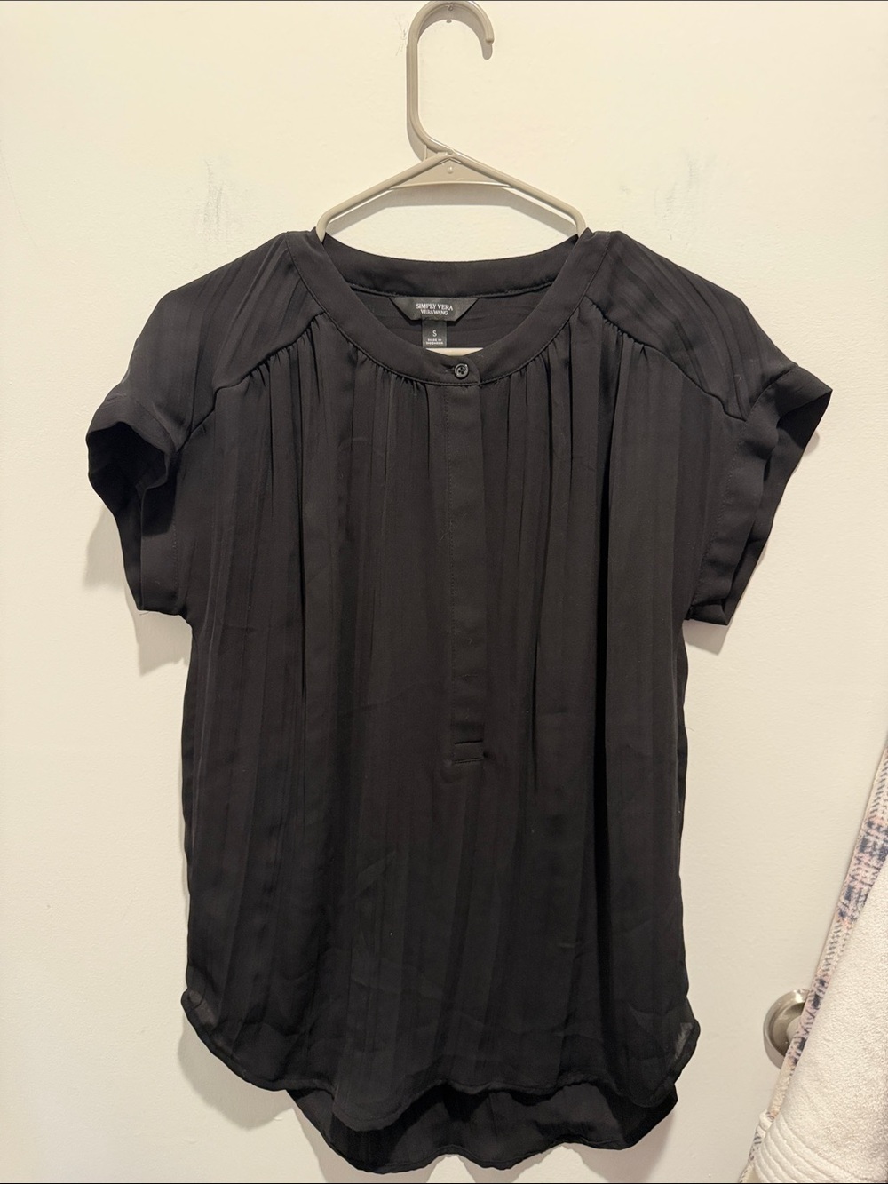Simply Vera Vera Wang Black Short-Sleeve Pleated Blouse